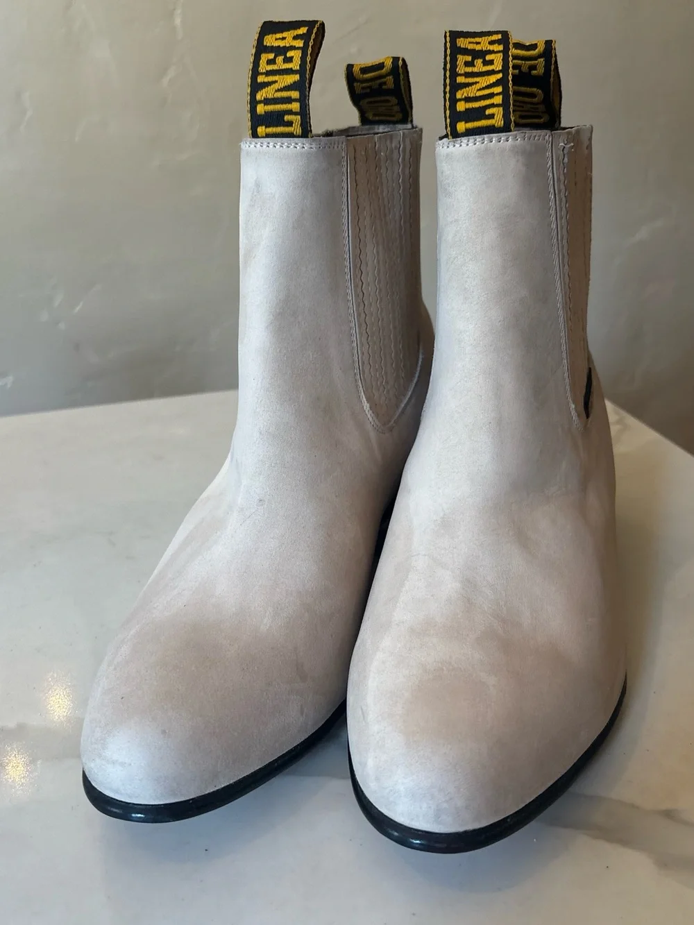 Linea de Oro men boots size 8 very light gray color